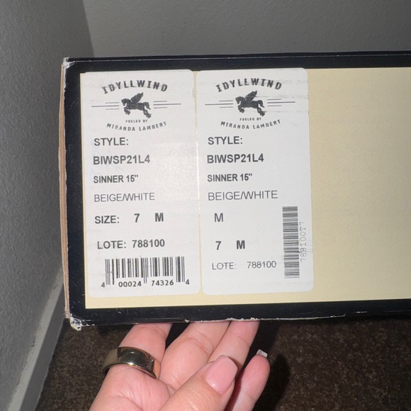 White Cowgirl Boots - Snip Toe - Picture 2 of 3